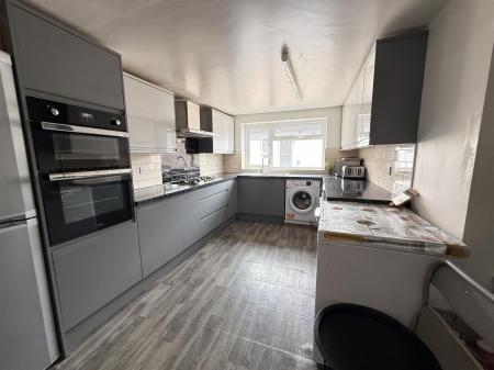 4 bedroom Semi-detached house for sale in Shakespeare Road, Burton Upon Trent
