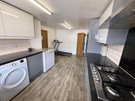 4 bedroom Semi-detached house for sale in Shakespeare Road, Burton Upon Trent