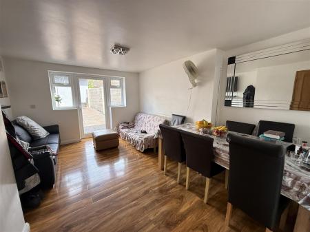 4 bedroom Semi-detached house for sale in Shakespeare Road, Burton Upon Trent