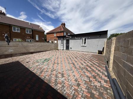 4 bedroom Semi-detached house for sale in Shakespeare Road, Burton Upon Trent