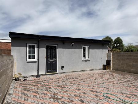 4 bedroom Semi-detached house for sale in Shakespeare Road, Burton Upon Trent