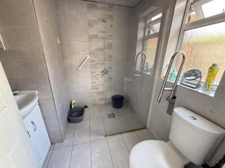 4 bedroom Semi-detached house for sale in Shakespeare Road, Burton Upon Trent