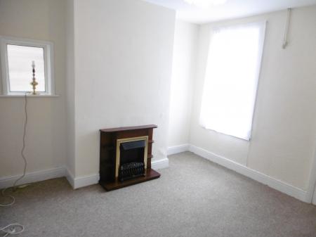 2 bedroom House to let in Glebe Street, Swadlincote, DE11