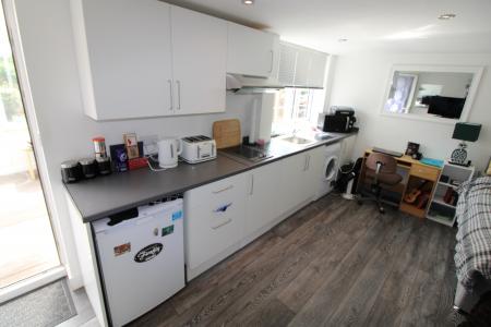 1 bedroom Flat to let in Brizlincote Lane, Staffordshire, Burton upon Trent, DE15