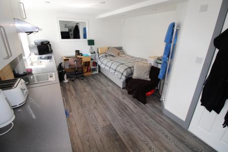 1 bedroom Flat to let in Brizlincote Lane, Staffordshire, Burton upon Trent, DE15