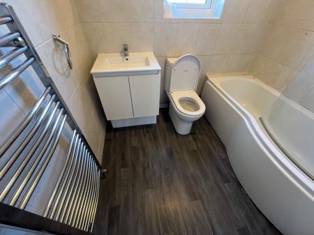 3 bedroom House to let in Eldon Street, Winshill, Burton upon Trent, DE15
