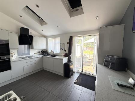 2 bedroom Semi-detached house for sale in Beech Avenue, Stretton, Burton-On-Trent