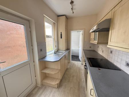 3 bedroom Terraced House for sale in Woods Lane, Burton-On-Trent