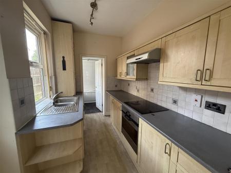 3 bedroom Terraced House for sale in Woods Lane, Burton-On-Trent
