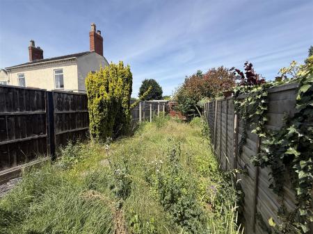 3 bedroom Terraced House for sale in Woods Lane, Burton-On-Trent