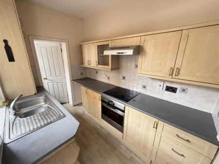 3 bedroom Terraced House for sale in Woods Lane, Burton-On-Trent