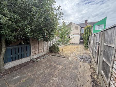 3 bedroom Terraced House for sale in Woods Lane, Burton-On-Trent