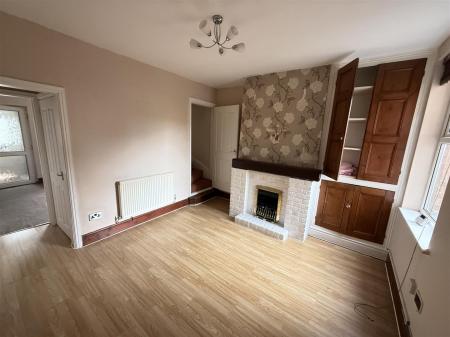 3 bedroom Terraced House for sale in Woods Lane, Burton-On-Trent