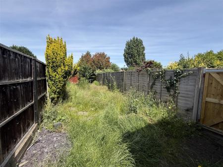 3 bedroom Terraced House for sale in Woods Lane, Burton-On-Trent