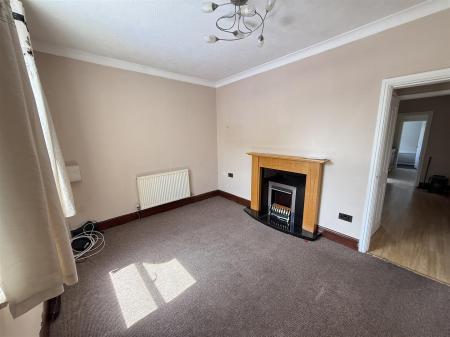 3 bedroom Terraced House for sale in Woods Lane, Burton-On-Trent