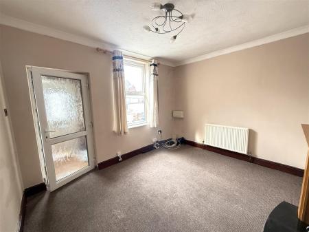 3 bedroom Terraced House for sale in Woods Lane, Burton-On-Trent