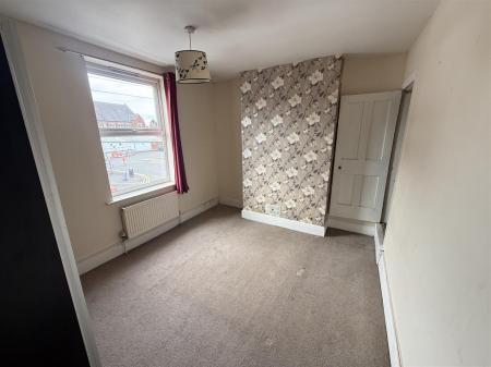 3 bedroom Terraced House for sale in Woods Lane, Burton-On-Trent