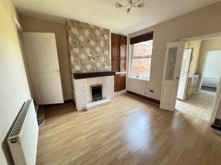 3 bedroom Terraced House for sale in Woods Lane, Burton-On-Trent