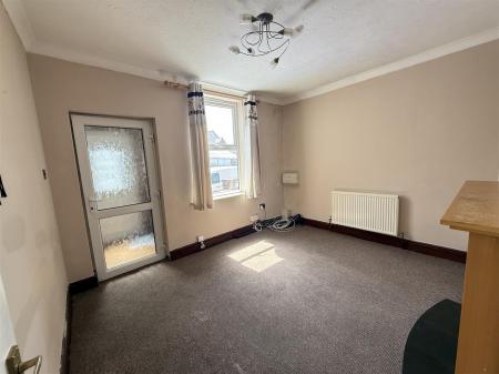3 bedroom Terraced House for sale in Woods Lane, Burton-On-Trent