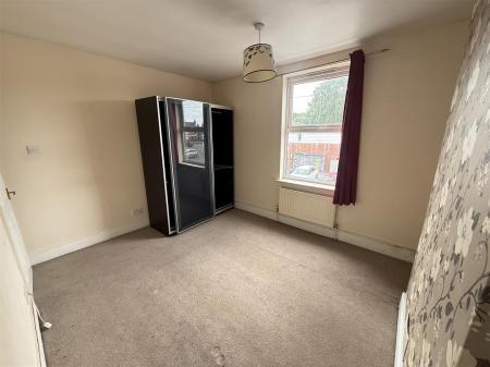 3 bedroom Terraced House for sale in Woods Lane, Burton-On-Trent