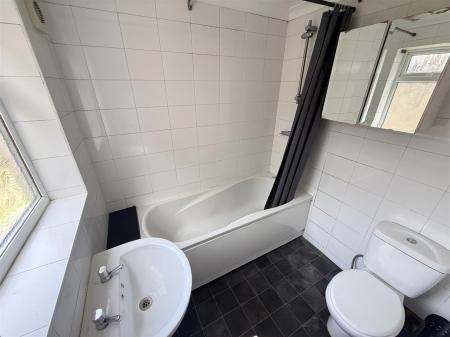 3 bedroom Terraced House for sale in Woods Lane, Burton-On-Trent