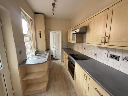3 bedroom Terraced House for sale in Woods Lane, Burton-On-Trent