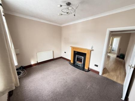 3 bedroom Terraced House for sale in Woods Lane, Burton-On-Trent
