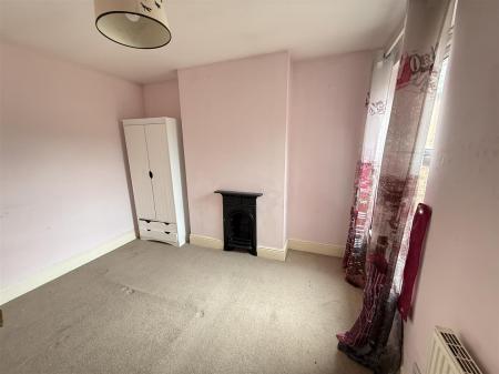 3 bedroom Terraced House for sale in Woods Lane, Burton-On-Trent