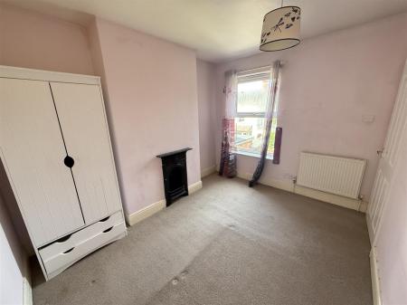 3 bedroom Terraced House for sale in Woods Lane, Burton-On-Trent