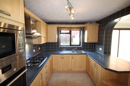 4 bedroom Detached house to let in Severn Close, Burton Upon Trent, Stretton, DE13
