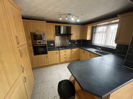 4 bedroom Detached house to let in Severn Close, Burton Upon Trent, Stretton, DE13