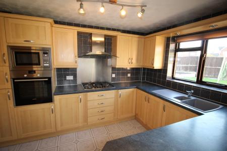 4 bedroom Detached house to let in Severn Close, Burton Upon Trent, Stretton, DE13