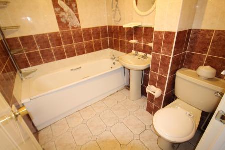 4 bedroom Detached house to let in Severn Close, Burton Upon Trent, Stretton, DE13