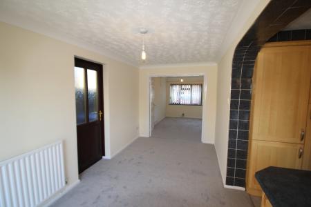4 bedroom Detached house to let in Severn Close, Burton Upon Trent, Stretton, DE13