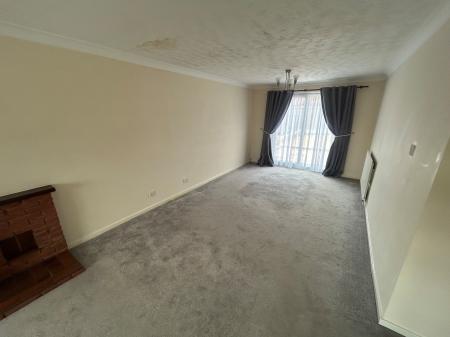 4 bedroom Detached house to let in Severn Close, Burton Upon Trent, Stretton, DE13