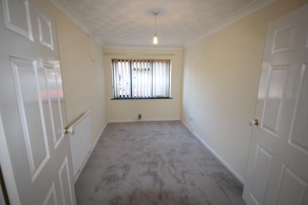 4 bedroom Detached house to let in Severn Close, Burton Upon Trent, Stretton, DE13