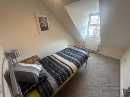 2 bedroom Flat to let in Wyggeston Street, Staffordshire, Burton upon Trent, DE13