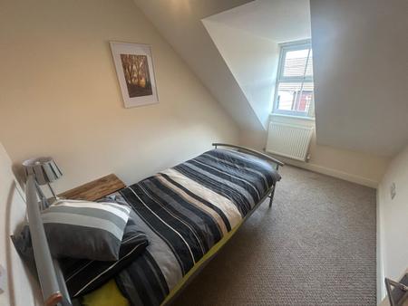 2 bedroom Flat to let in Wyggeston Street, Staffordshire, Burton upon Trent, DE13