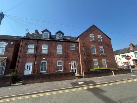 2 bedroom Flat to let in Wyggeston Street, Staffordshire, Burton upon Trent, DE13