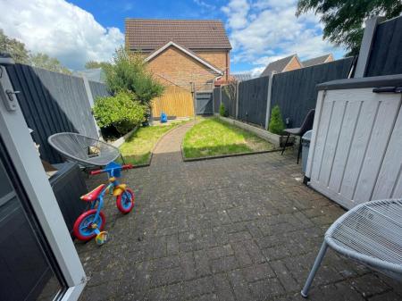 2 bedroom House to let in Primrose Drive, Branston, DE14