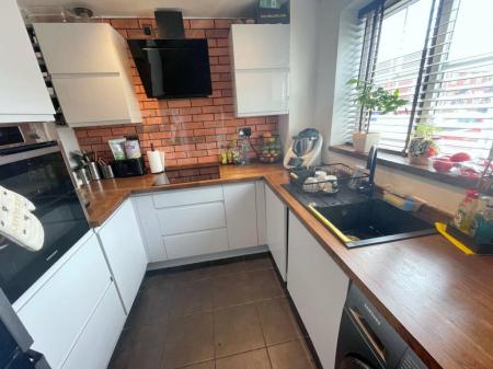 2 bedroom House to let in Primrose Drive, Branston, DE14