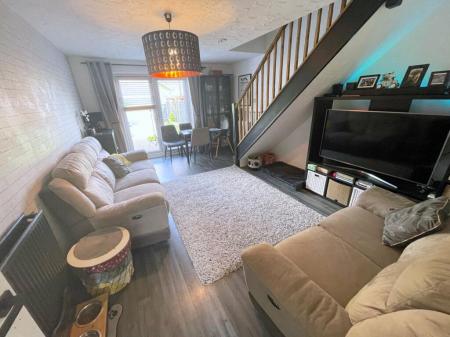 2 bedroom House to let in Primrose Drive, Branston, DE14