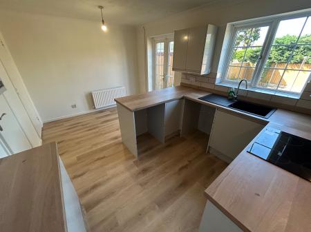 3 bedroom Semi-detached house to let in Stirling Rise, Burton Upon Trent, Stretton, DE13