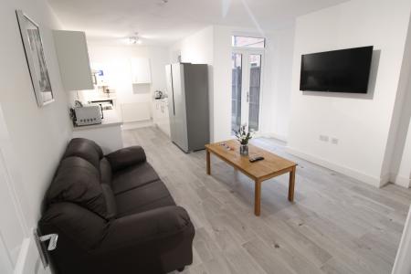 1 bedroom House share to let in Calais Road, Burton upon Trent, DE13