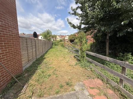 3 bedroom Terraced House for sale in Oak Street, Burton-On-Trent