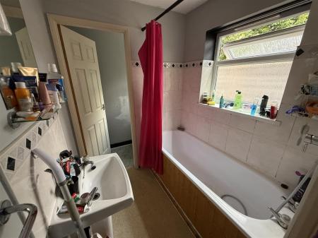 3 bedroom Terraced House for sale in Oak Street, Burton-On-Trent