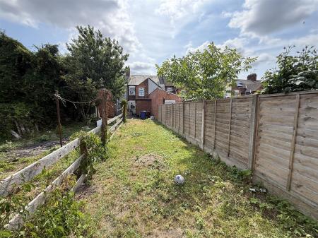 3 bedroom Terraced House for sale in Oak Street, Burton-On-Trent