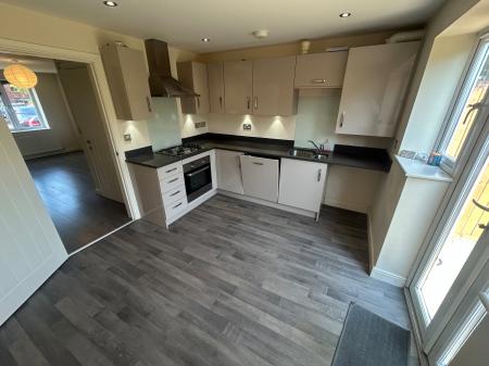 2 bedroom Town house to let in St Pauls Mews, Staffordshire, Burton upon Trent, DE14