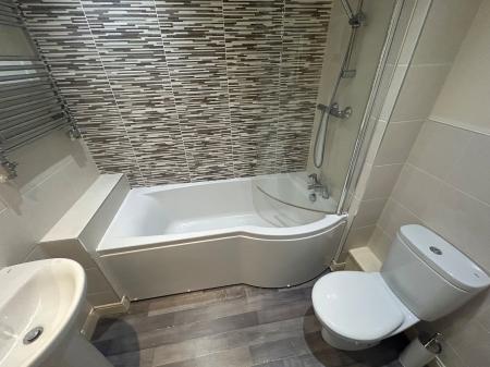 2 bedroom Town house to let in St Pauls Mews, Staffordshire, Burton upon Trent, DE14