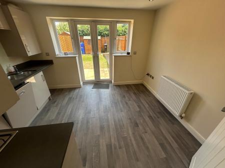 2 bedroom Town house to let in St Pauls Mews, Staffordshire, Burton upon Trent, DE14